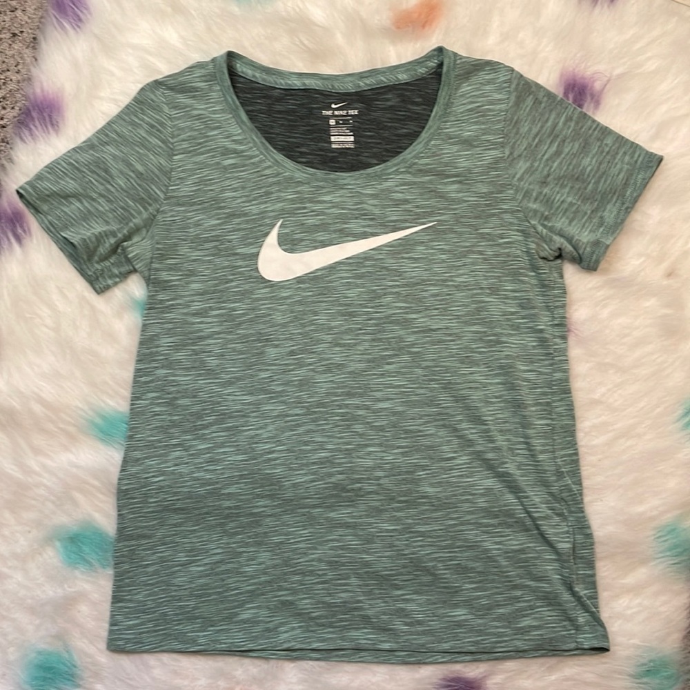 The Nike Tee Woman’s Dri Fit Short Sleeve Nike Tee Size Medium